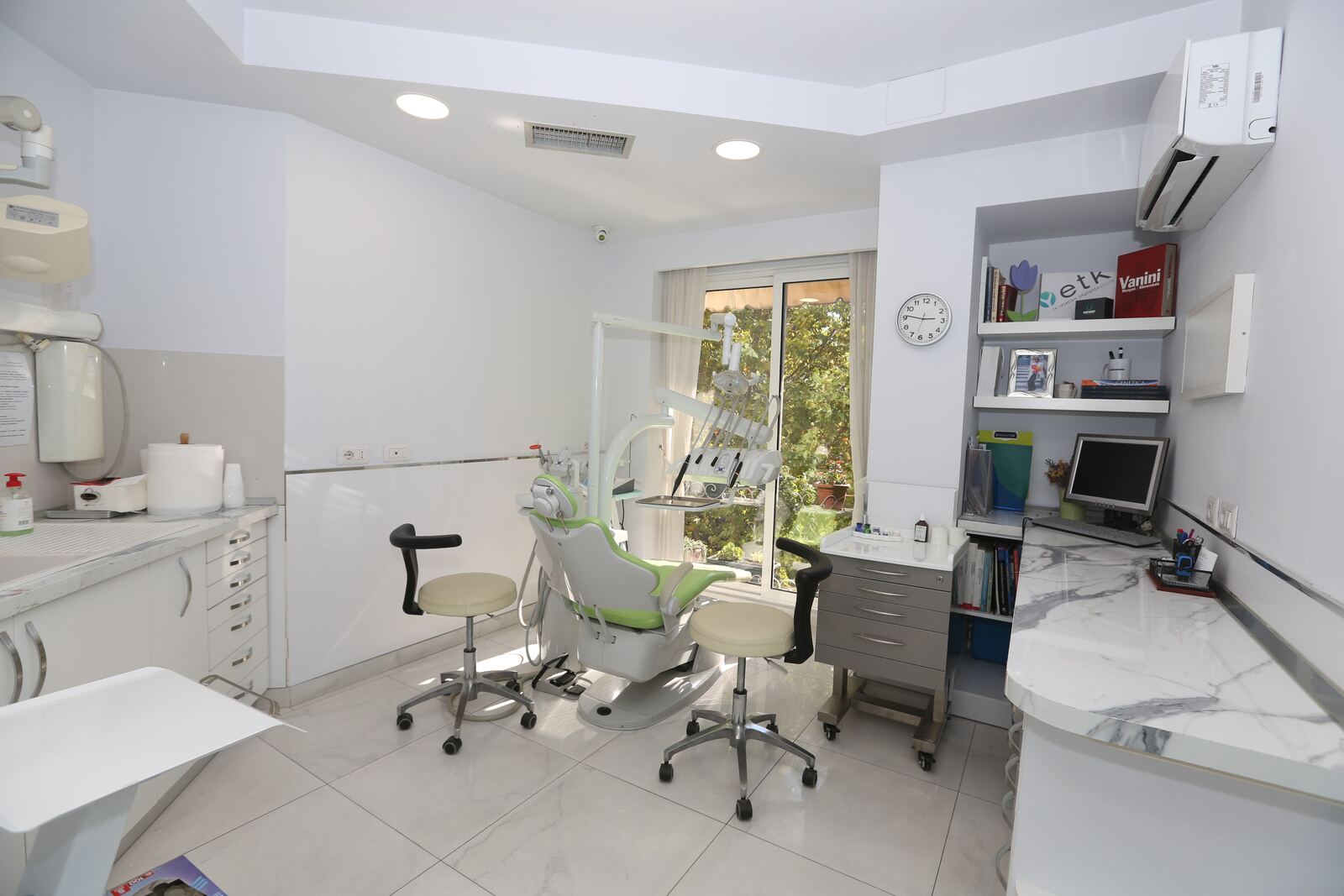 Modern dental treatment room